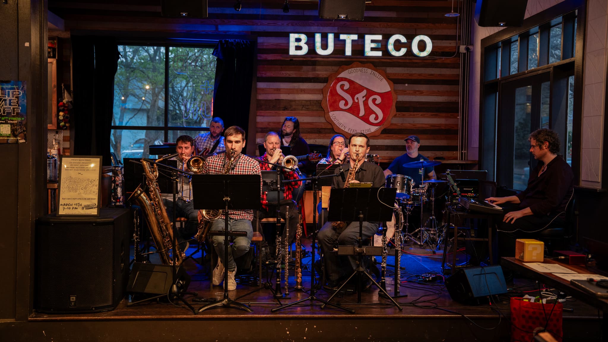 Best Bars with Live Music in EAV: Sound, Drinks, and Local Eats Under One Roof